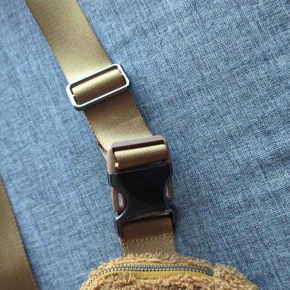 Lululemon everywhere Belt bag 1L - Picture 3 of 5